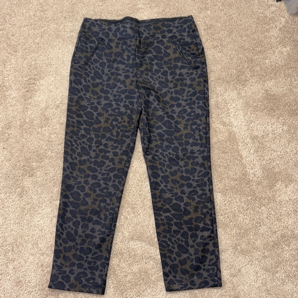 Chicos leopard print pull on dress pants stretch sz 2r 2
